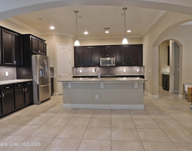 2242 Rodina Drive - Photo Thumbnail 5
