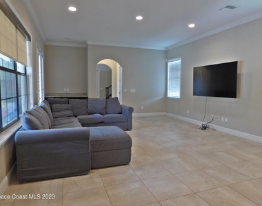 2242 Rodina Drive - Photo Thumbnail 4