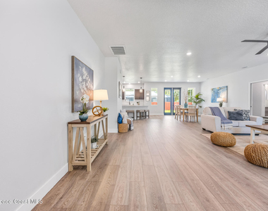 731 Banyan Street Sw - Photo Thumbnail 2