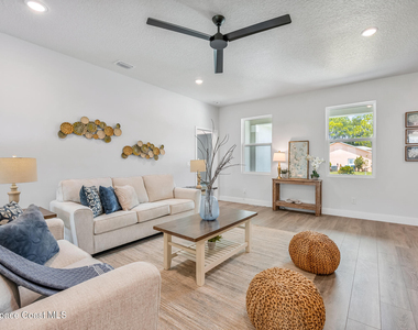 731 Banyan Street Sw - Photo Thumbnail 1