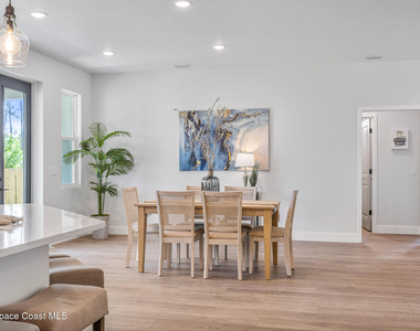 731 Banyan Street Sw - Photo Thumbnail 11