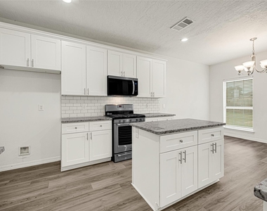 7314 Wooded Lake Lane - Photo Thumbnail 17