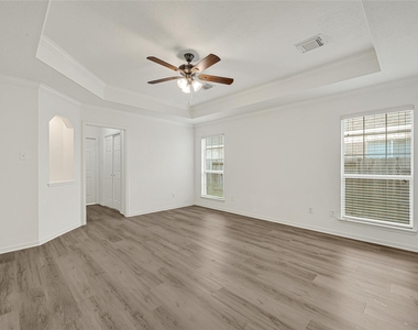 7314 Wooded Lake Lane - Photo Thumbnail 21