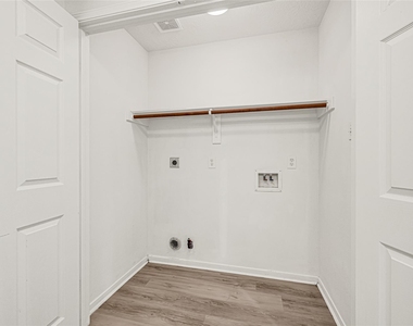 7314 Wooded Lake Lane - Photo Thumbnail 36