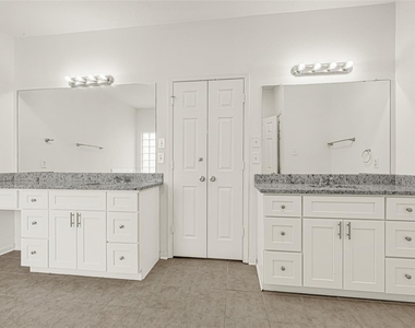 7314 Wooded Lake Lane - Photo Thumbnail 24