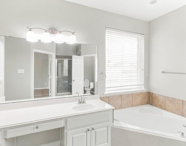 2716 Alessandria Lane - Photo Thumbnail 10