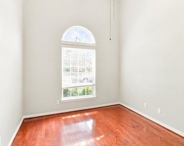 2716 Alessandria Lane - Photo Thumbnail 7