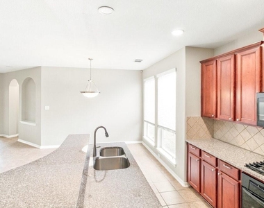 2716 Alessandria Lane - Photo Thumbnail 6