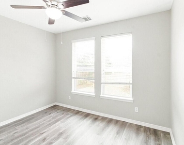2716 Alessandria Lane - Photo Thumbnail 11