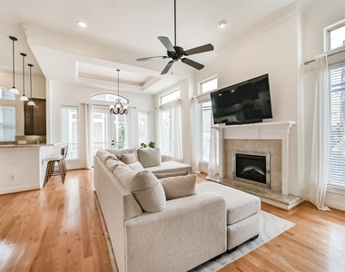 2016 Sabine Street - Photo Thumbnail 3