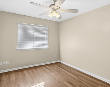 13030 Maile Park Drive - Photo Thumbnail 11