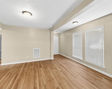 13030 Maile Park Drive - Photo Thumbnail 3