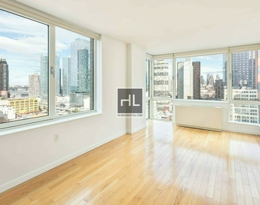 West 37th Street - Photo Thumbnail 2