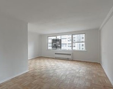 East 55 Street - Photo Thumbnail 1