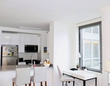 West 57th Street - Photo Thumbnail 2
