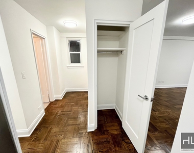 East 55 Street - Photo Thumbnail 4