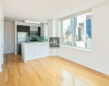 West 37th Street - Photo Thumbnail 1
