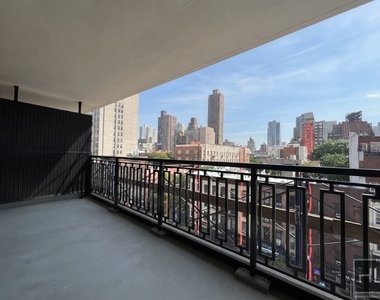 E 82 St - Photo Thumbnail 1