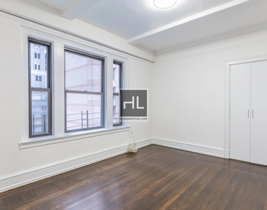 West 55 Street - Photo Thumbnail 1