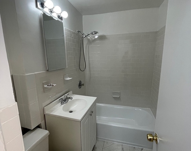 E 58th St - Photo Thumbnail 4