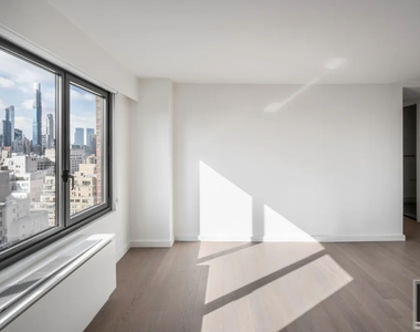 East 72nd Street - Photo Thumbnail 6
