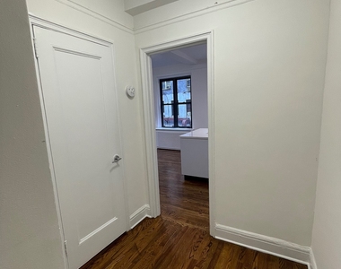 East 46 Street - Photo Thumbnail 6