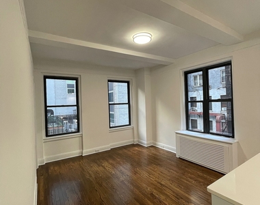 East 46 Street - Photo Thumbnail 2