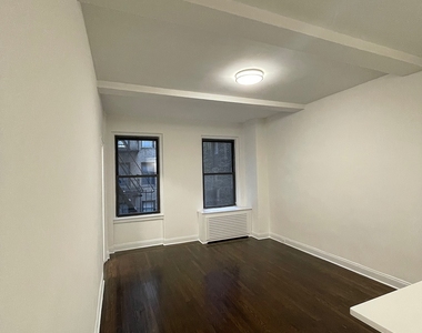 East 46 Street - Photo Thumbnail 1