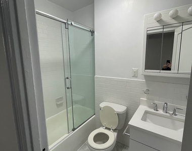 East 46 Street - Photo Thumbnail 9