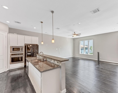 2416 Emancipation Ave - Photo Thumbnail 8