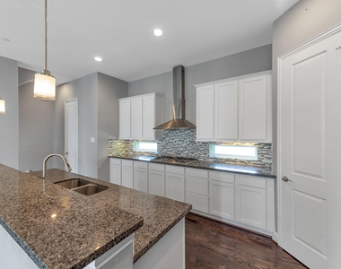 2416 Emancipation Ave - Photo Thumbnail 13