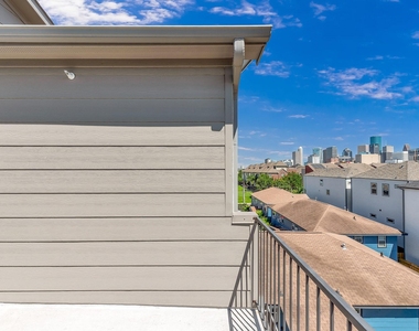 2416 Emancipation Ave - Photo Thumbnail 2