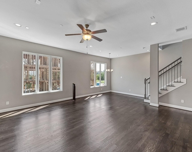 2416 Emancipation Ave - Photo Thumbnail 10