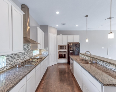 2416 Emancipation Ave - Photo Thumbnail 14