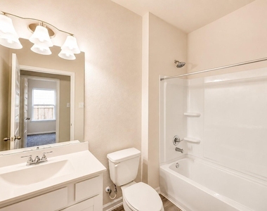 1913 N Riverside Circle - Photo Thumbnail 14