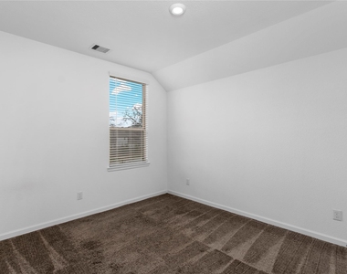650 Aspen Falls Ct - Photo Thumbnail 19