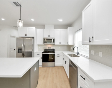 8316 Corinth Street - Photo Thumbnail 8