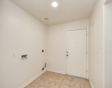 6723 Stonecross Creek Lane - Photo Thumbnail 17