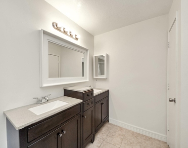 6723 Stonecross Creek Lane - Photo Thumbnail 21