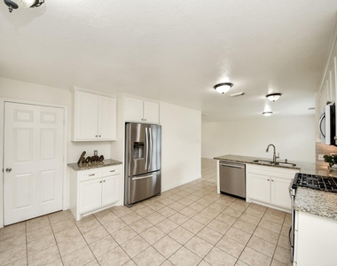6723 Stonecross Creek Lane - Photo Thumbnail 11