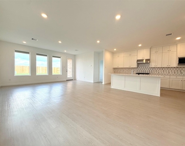 31906 Blossom Lane - Photo Thumbnail 8