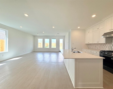 31906 Blossom Lane - Photo Thumbnail 6