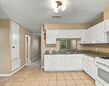 719 Kilpatrick Street - Photo Thumbnail 5