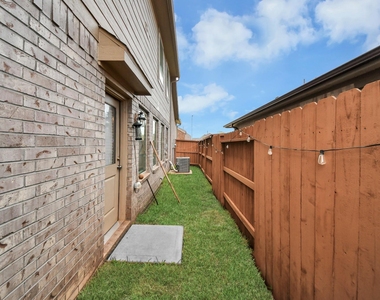 3016 Courtney Coral Lane - Photo Thumbnail 7