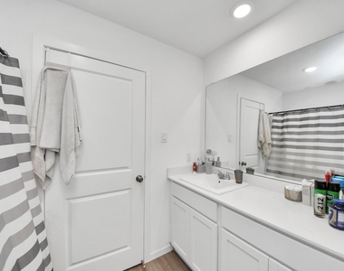 3016 Courtney Coral Lane - Photo Thumbnail 12