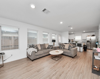3016 Courtney Coral Lane - Photo Thumbnail 19
