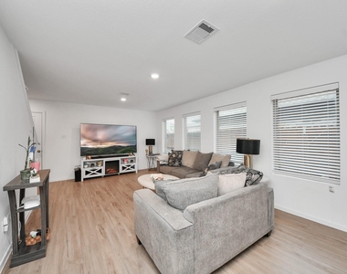 3016 Courtney Coral Lane - Photo Thumbnail 18