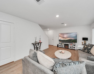 3016 Courtney Coral Lane - Photo Thumbnail 16
