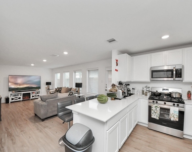 3016 Courtney Coral Lane - Photo Thumbnail 13