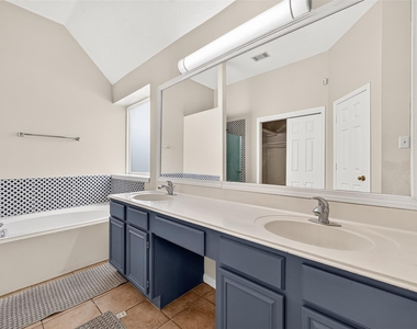 12207 Pamela Sue Court - Photo Thumbnail 14